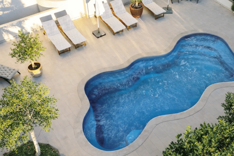 Luma fiberglass pool